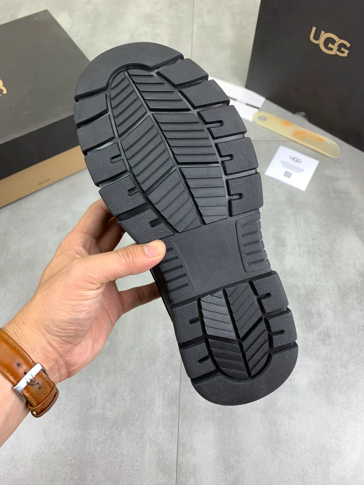 Men's Men's Shoes P620 [New Style] 💰 🆘 "Real Wool" [UGG] 👉 Popular men's shoes official website synchronization 🔰 Genuine quality [proud] is not comparable to the imitations in the general market 🌀 The upper is imported Italian frosted cowhide, and the lining: foot pad 🅰️ grade 🐑 real wool 👻 Only Grade A can show the effect The hand feels smooth and delicate 🔱The shoe shape is grand, only genuine factories can achieve it 🎄The perfect toughness of the original outsole 👻⬛️ allows customers to bid farewell to one-time consumption. Real wool lining, super warm. 3️⃣Colors available Sizes: 38-44